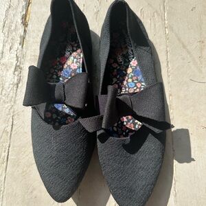 Skechers Womens Cleo Point- Pointed Toe Mary Janes Bow Size 11 Wide Fit Black